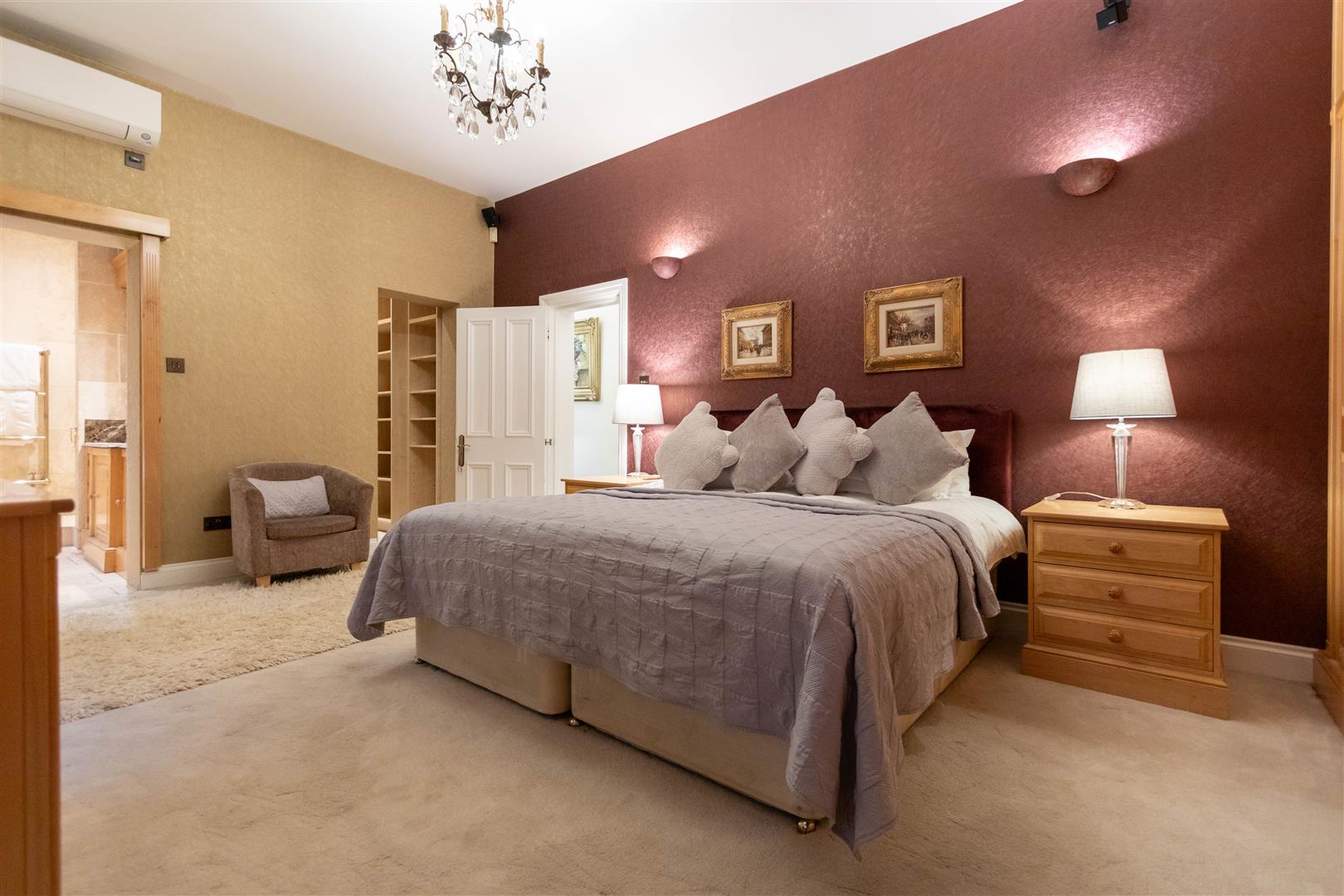 5 bed property in Albert Gate Court, London